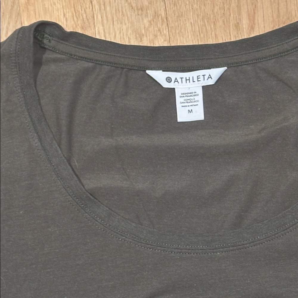 ATHLETA Women’s Scoopneck Shirt, Size Medium, 85% Cotton, Great Condition! - Picture 2 of 4